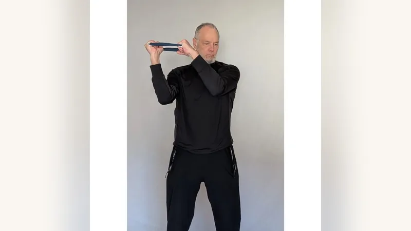 Van demonstrating Windshield Wipers, one arm pulling against the other through the strap
