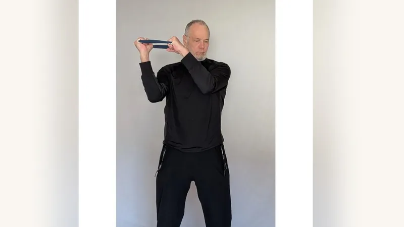 Van demonstrating Windshield Wipers, one arm pulling against the other through the strap
