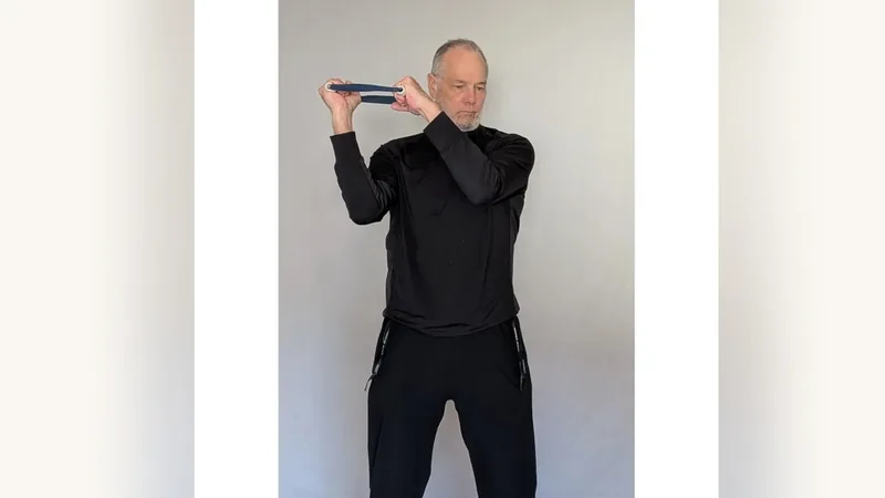 Van demonstrating Windshield Wipers, one arm pulling against the other through the strap